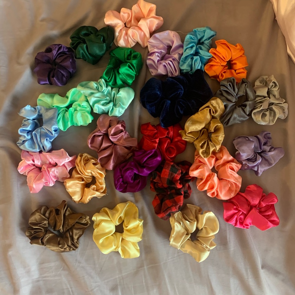25 scrunchies